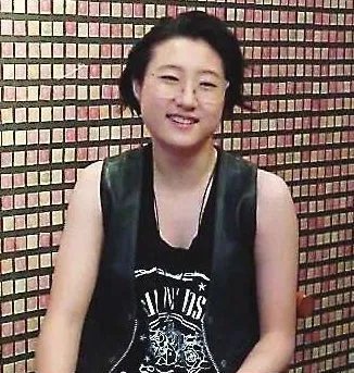 成龙女儿小龙女图片