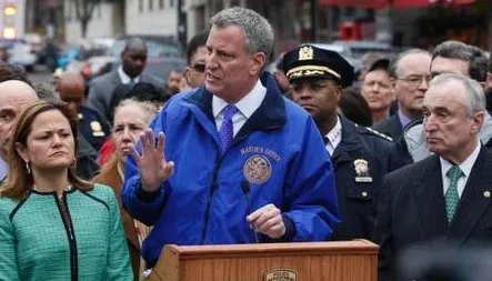 纽约司机撞人为何拖行？