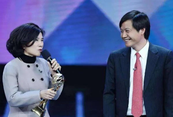 董明珠向雷军发起了什么新赌约？