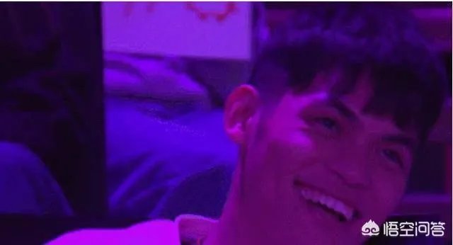 EDG被SDG打崩,Mouse在直播间流泪,网友表示真希望EDG赢,你怎么看?