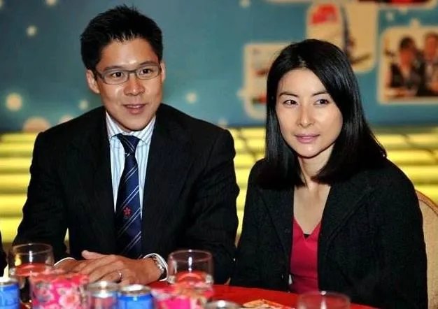 霍家为什么选择郭晶晶？郭晶晶霍启刚的相识相爱过程