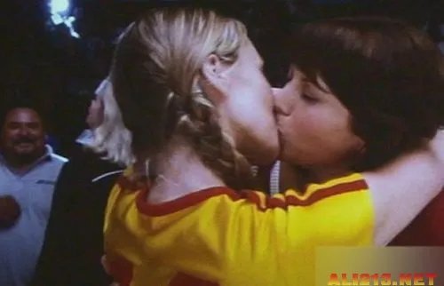 好莱坞当红性感女星激情镜头 香艳火辣很激情