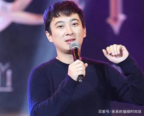 王思聪春节在三亚吃大鹅，还跟老板豪爽碰杯，你怎么看？