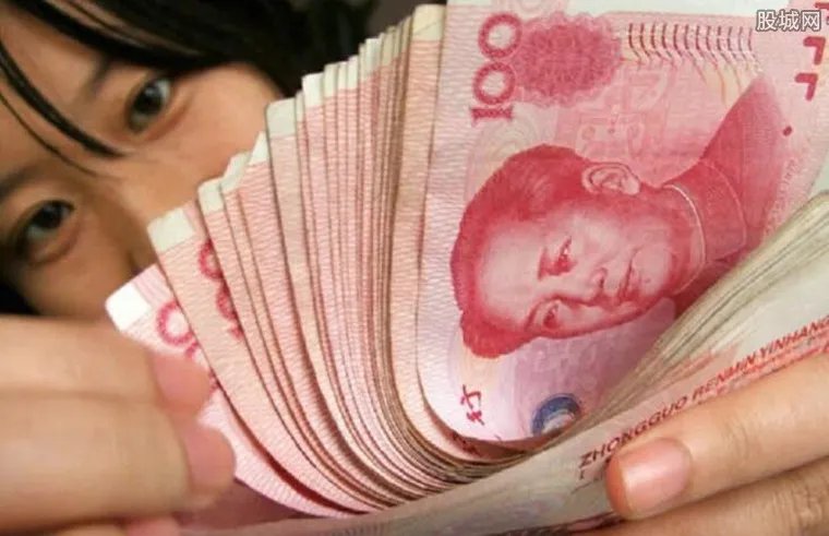 女留学生骗走父亲300万 住高级酒店买奢侈品