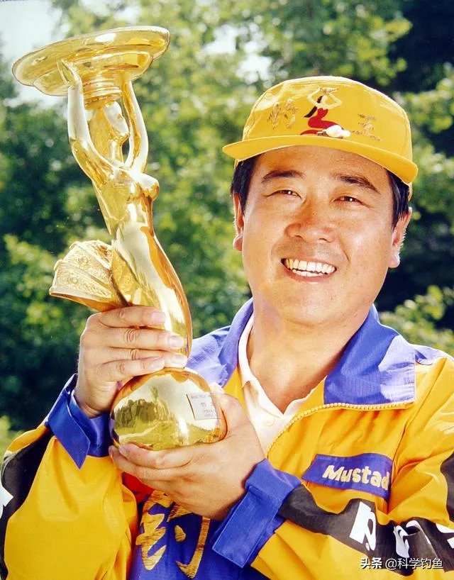 钓鱼人化绍新，李大毛越钓越有钱；更多人“钓鱼穷三年”，请问大家怎么看待这个现象？