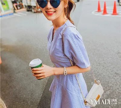 范冰冰李晨穿校服掀起学院风着装青春靓丽