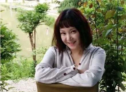 求歌名！！歌词里有＂花自飘零水自流＂的网络歌曲