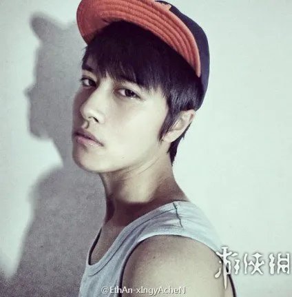 中国90后最帅女孩邢雅晨走红 帅过吴彦祖秒杀吴亦凡