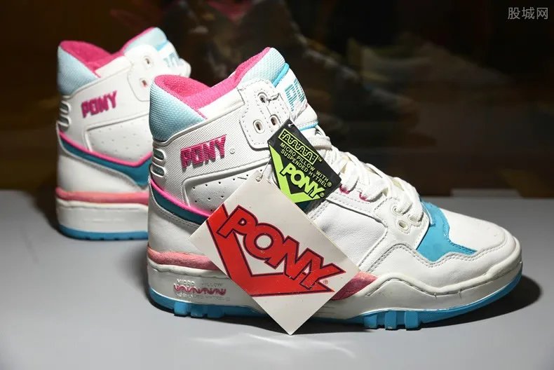 炒鞋两年赚30万 整个球鞋市场陷入疯狂