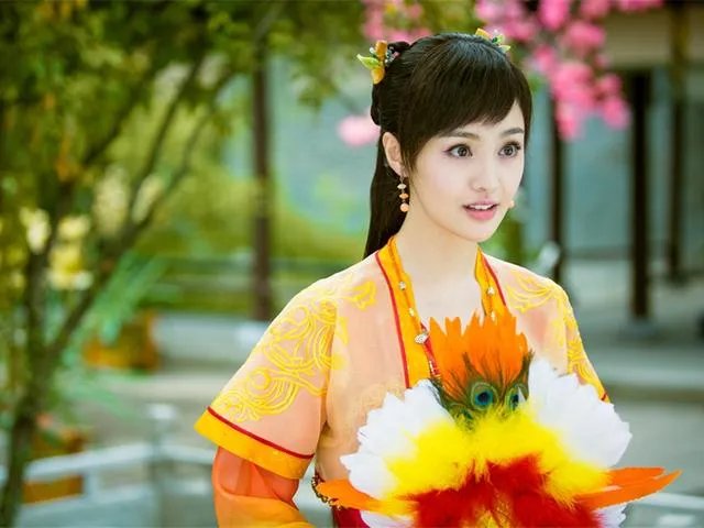 你们觉得郑爽整容前漂亮还是整容后漂亮？