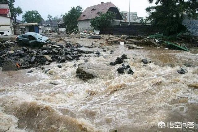 温州高档小区19楼凌晨起火,一家8口3死5伤, 你怎么看?