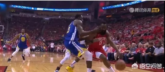 格林再次打到哈登眼睛，再次主动道歉。格林真的是无意的，还是装无辜？