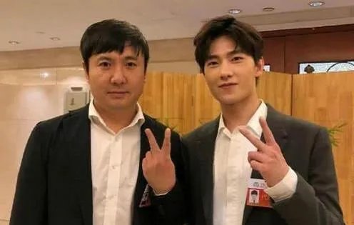 沈腾我居然沦落到和徐峥撞脸怎么回事