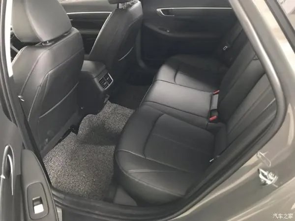 作为刚毕业的一名大学生，第十代索纳塔怎么样