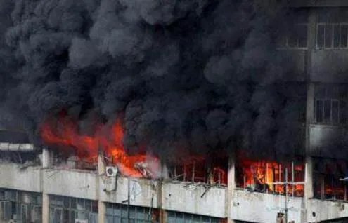 女孩玩火一家烧伤什么情况：详情过程揭发生了什么事情