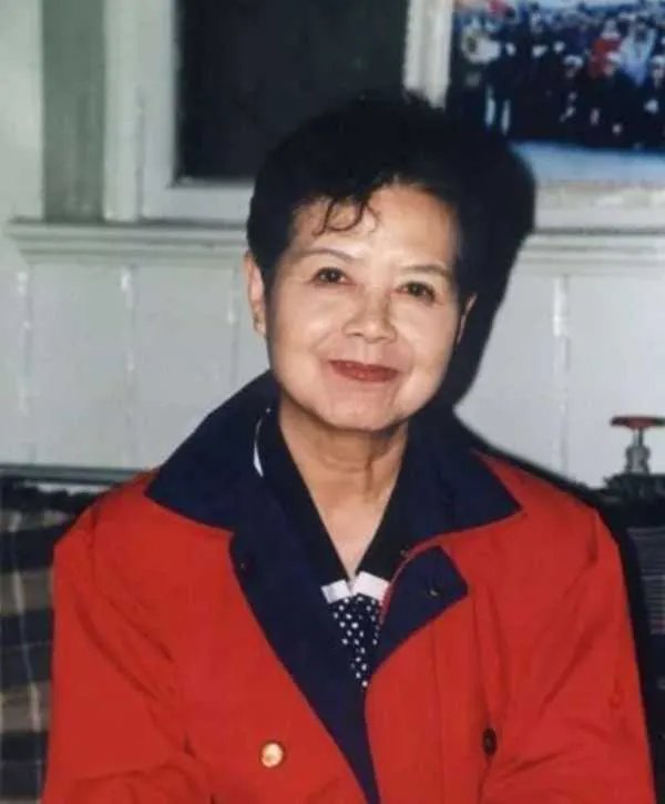 中国第一位电视播音员沈力去世，她生前培养出哪些播音员？