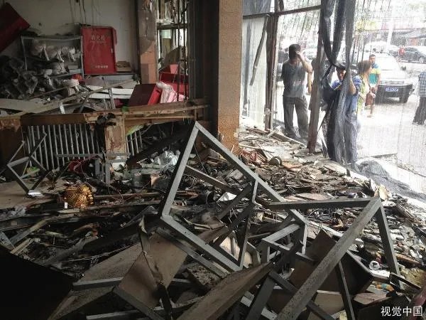 广东一沙县小吃店发生爆炸,多人被炸飞到马路,怎么造成的?