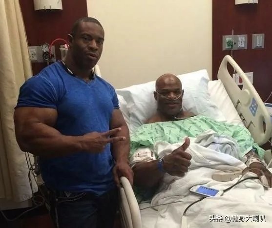 健美皇帝罗尼库尔曼最近又动手术了，难道竞技健美非得牺牲身体健康为代价嘛？