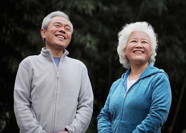 一年狂卖7.5亿的洗脑神药被扒皮,老人为何总迷信神药?