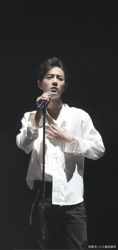 肖战粉丝举报风波升级！引发全网反感，早期黑料被扒，代言受牵连，怎么看