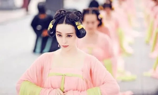 刘晓庆和范冰冰都演过武则天,谁的演技更好些?为什么?