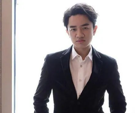 牵线芒果台与TVB合作，除了艺人的身份外，王祖蓝还有哪些隐藏身份？