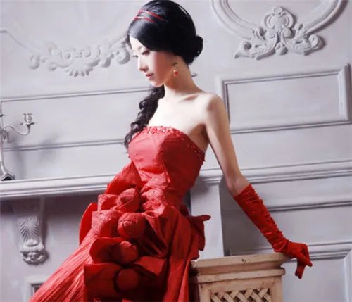 红色婚纱图片欣赏 红色婚纱赋予婚礼的意义