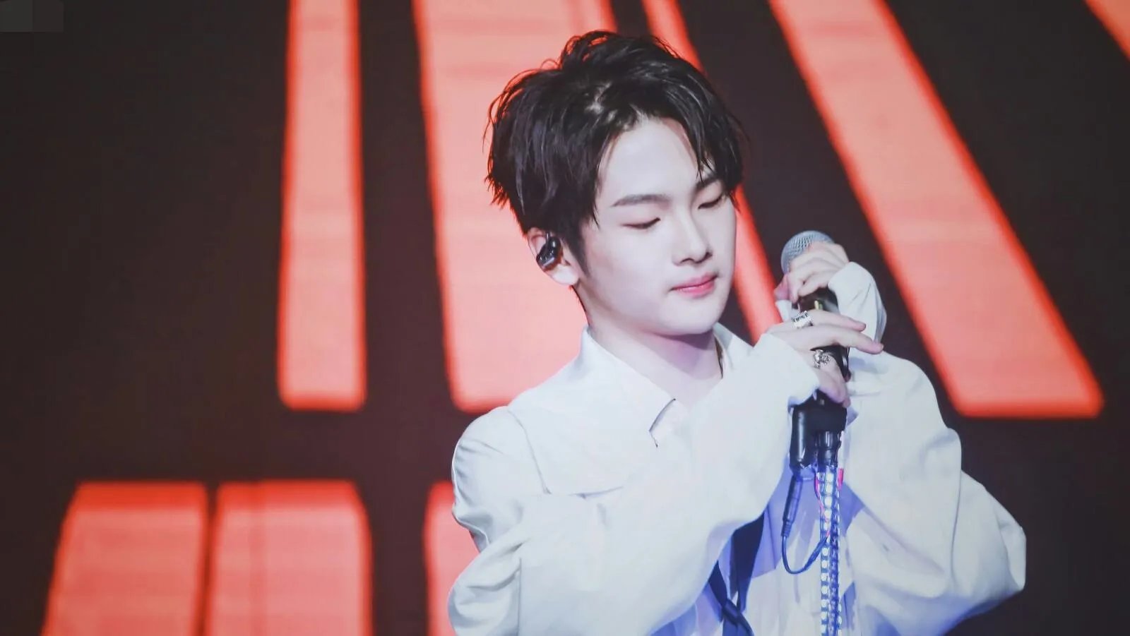 周震南父母被曝是老赖，周震南的星途还会一帆风顺吗？