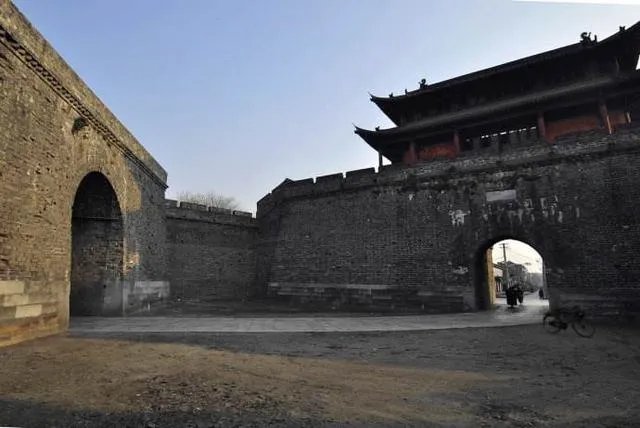 南京回收流失在外明城墙城砖8万块。除了南京,我国还有哪些有城墙的古城?哪个存留最完整?