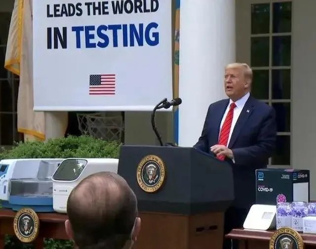 特朗普发火舌战华裔女记者,愤然离场,你是怎么看?