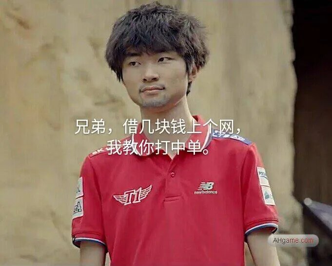 谁有faker想选亚索 教练背后瞪他的那个图