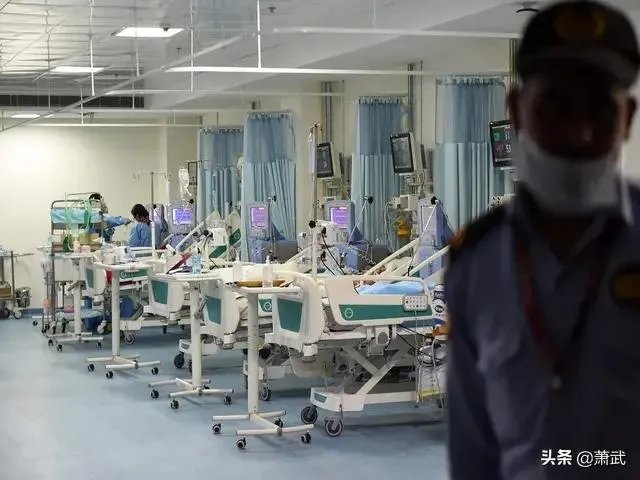 美国确诊人数从前天的35000直降到26000,是真的吗?