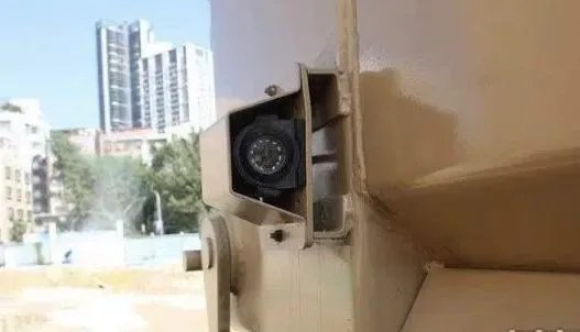 “伤情严重，乘客真倒霉！”西安一渣土车侧翻压扁出租车，这到底怎么回事？