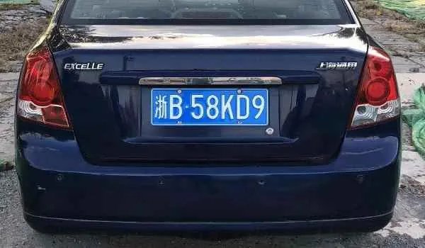 奥迪a5是敞篷的吗,奥迪a5敞篷和不敞篷是一个车型吗