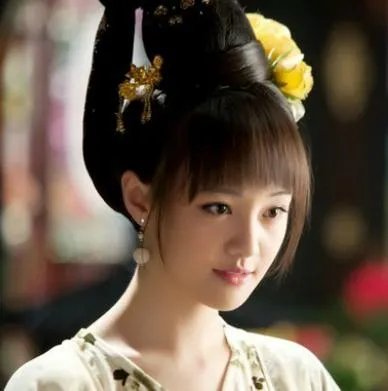 你们觉得郑爽整容前漂亮还是整容后漂亮？