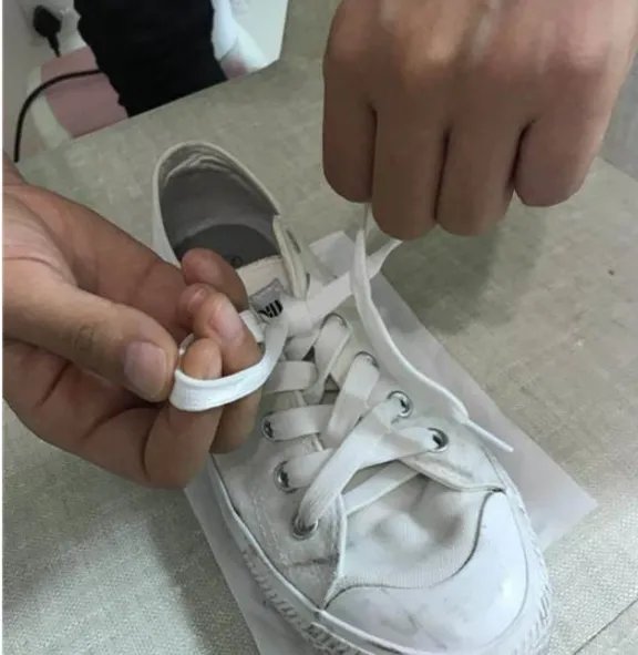 鞋带蝴蝶结的系法图解