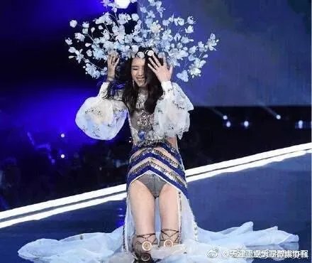 奚梦瑶维密秀摔倒影响为什么那么严重？