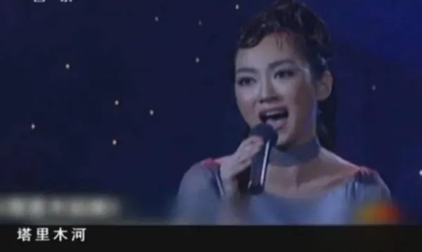 萨顶顶个人资料简介 假唱转话筒事件怎么回事