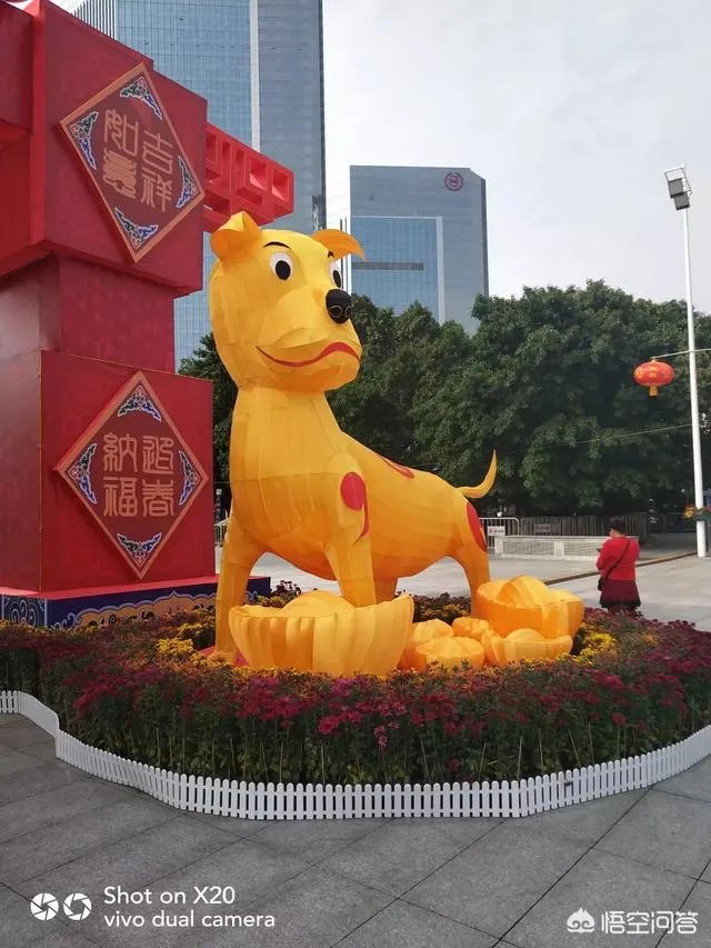 下联:人生难得一光年,如何对上联?