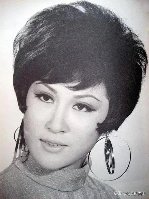 丁佩年轻时照片写真？