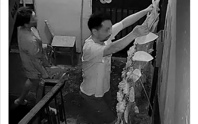 为争房产，合肥男子殴打八旬父母还给他们送花圈，这件事你怎么看？