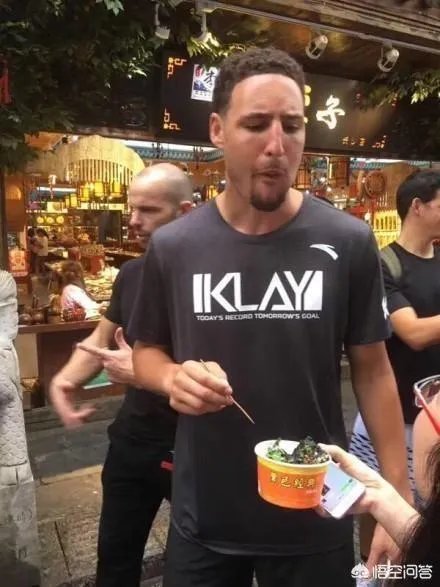 谁知道库里的生日是怎么过的？勇士全队还因此放假一天？