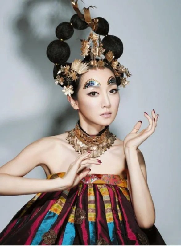 萨顶顶个人资料简介 假唱转话筒事件怎么回事