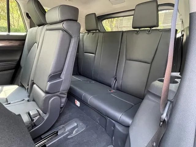 第四代新款汉兰达即将预售,皇冠陆放或将成为最大的赢家吗?