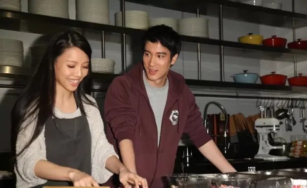 同是和男友分手，陈露和李靓蕾的结局有哪些不同之处？