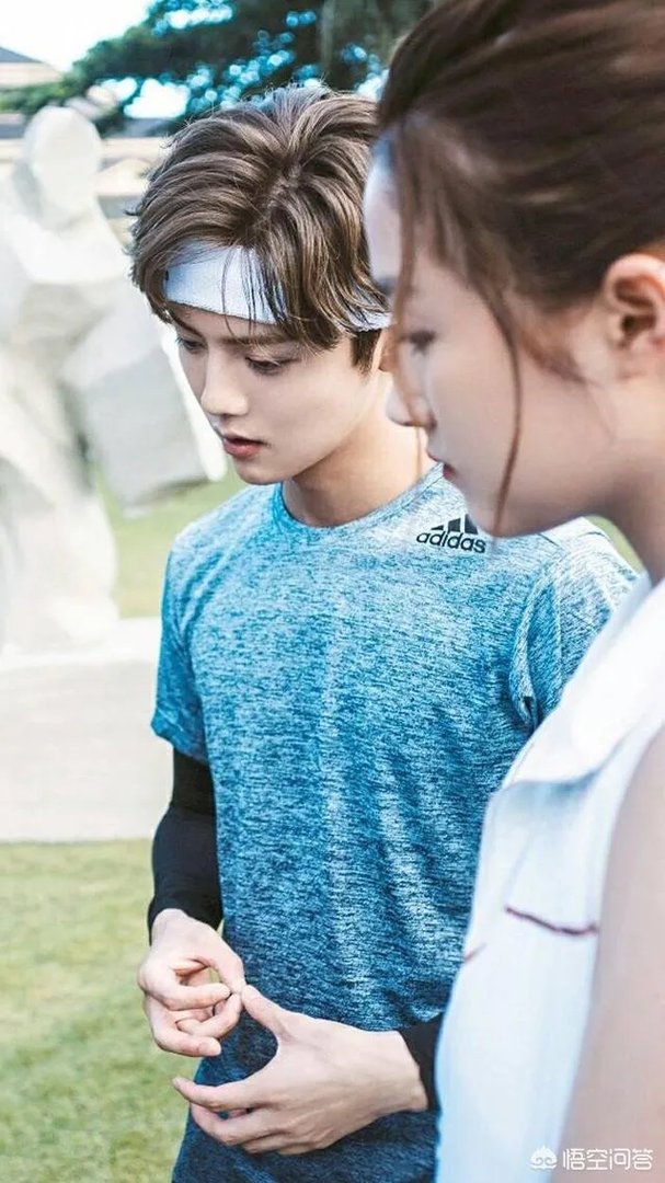 鹿晗关晓彤同游，亮点不是关晓彤，而是鹿晗的这个谎言？