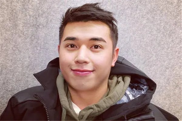 付鹏告别李佳琦选品团队 ，他是要单飞了吗？