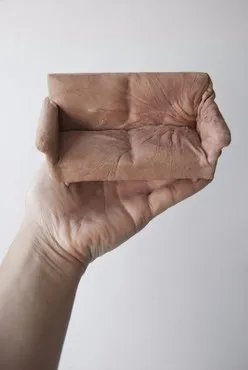 一组足以以假乱真的人皮迷你家具！