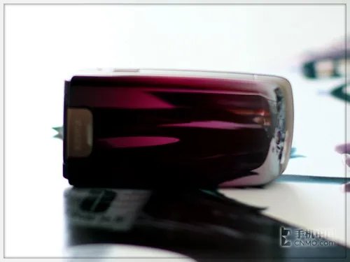 美女手中的玩物 诺基亚6600f时尚体验