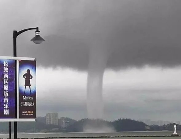 (图)实拍珠海现龙卷风奇景 珠海龙卷风是怎样形成的?